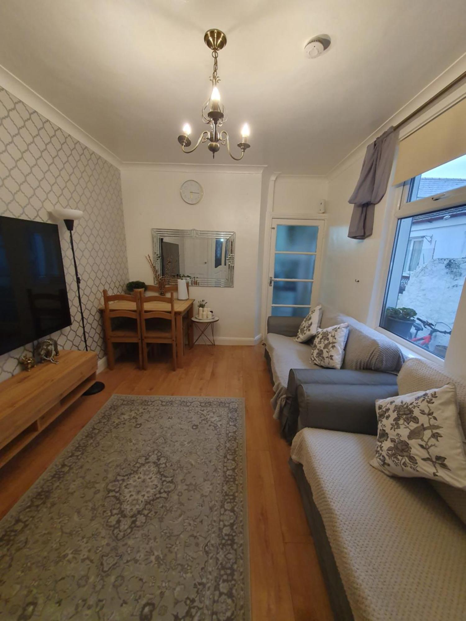 Private Room In Cardiff Exterior photo